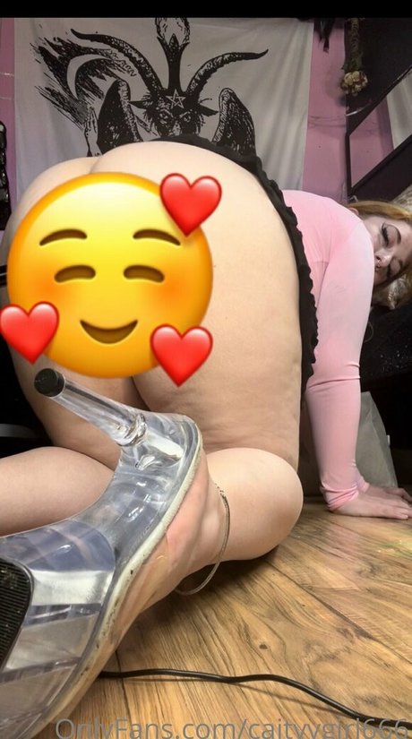 éjacule sur la langue onlyfans meilleure jolie image