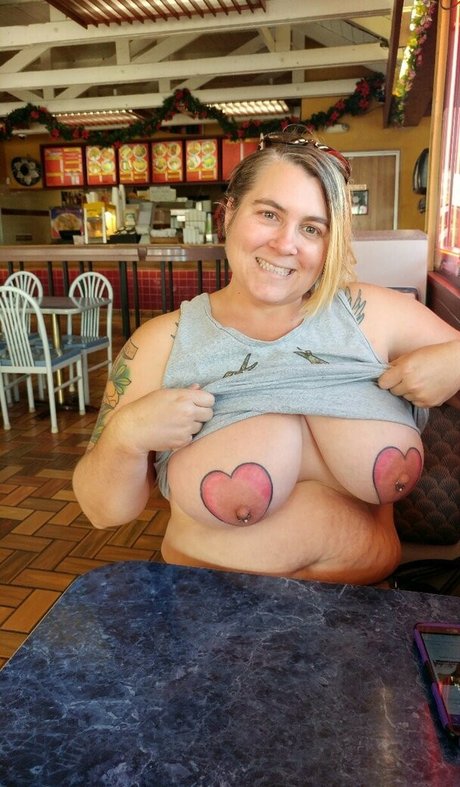 Celeste Woodrow modèle hd galerie