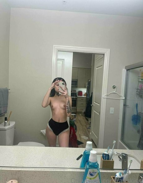 asskiss modèle artistique galeries