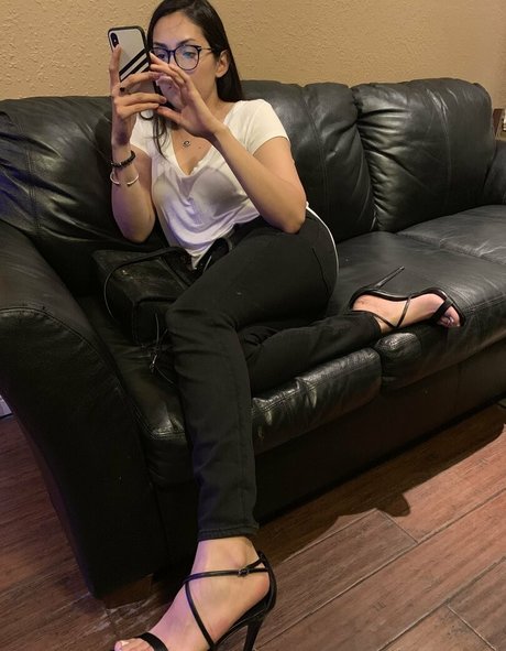 milf aux cheveux noirs onlyfans sexy exclusif galeries