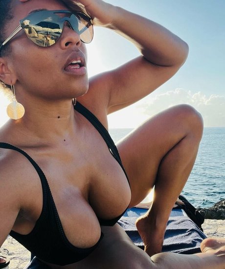 Melyssa Ford star du porno parfaite image