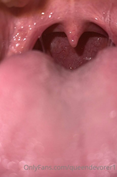 éjacule sur la langue onlyfans parfait et sexy photo