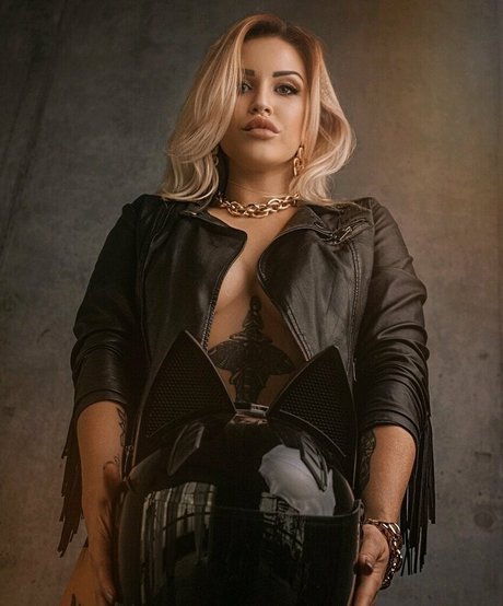 kellie mimi modèle pornographique des photos