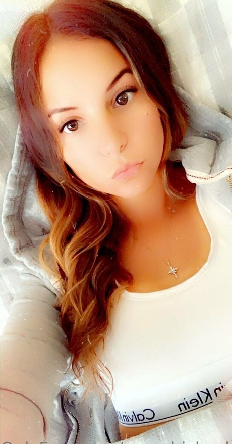 lingerie blanche onlyfans haut por des photos