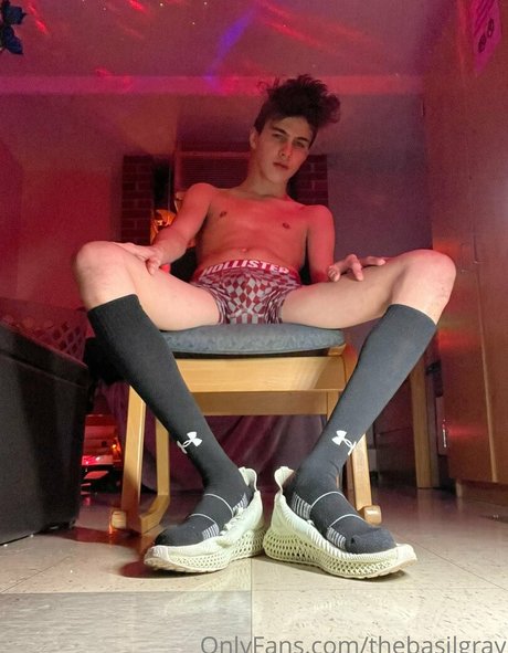 basilgray belle actrice photos