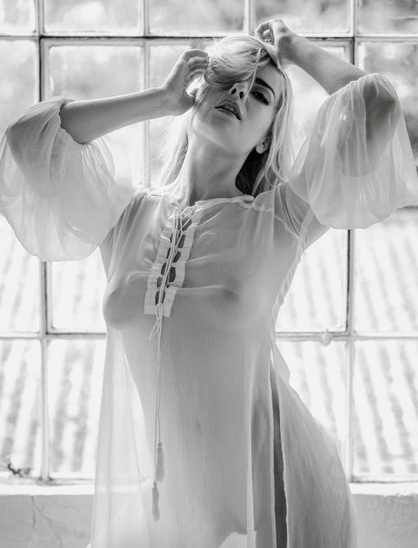 Grace Fae modèle nu images