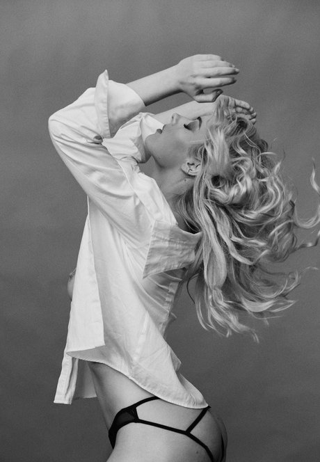 Grace Fae modèle exclusif galerie