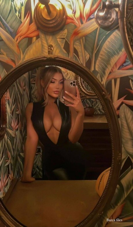 déshabillage onlyfans sympa érotique photo