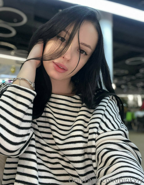 pinkyly étoile nue des photos