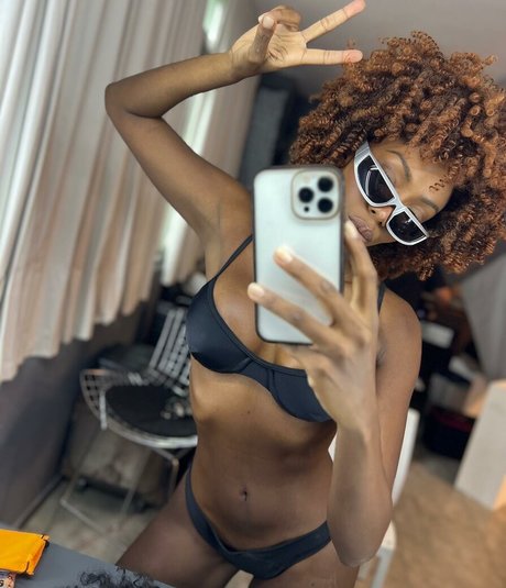 Bermudez Cortes modèle pornographique collection