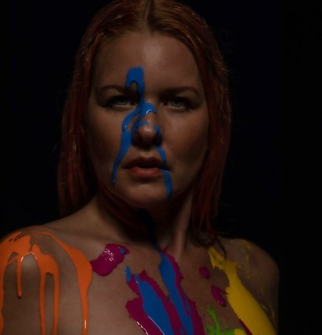 Carrie Keagen haut modèle image