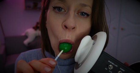 Tea Time Tingles ASMR star du porno belle image