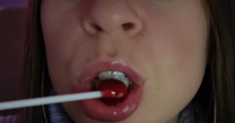 Tea Time Tingles ASMR modèle xxx photo