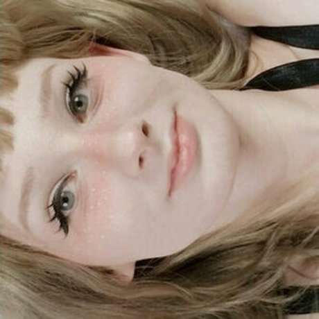 Lyra Fae modèle nu collection