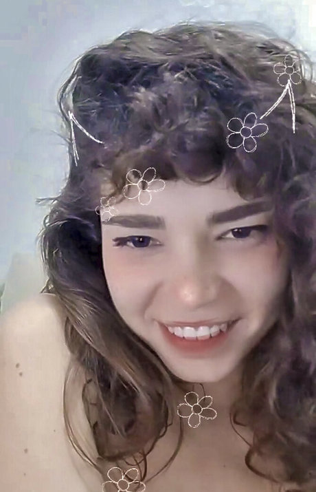 Eylul Su Cuha étoile sympa galeries