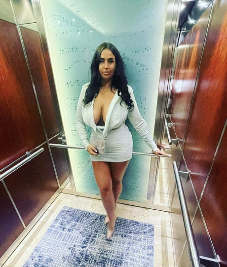 reine de pique onlyfans chaud de haute qualité img