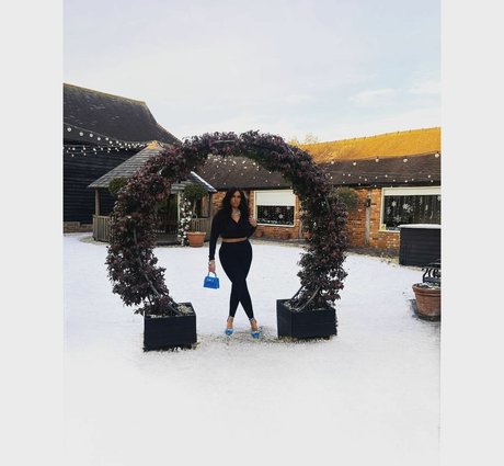 Katrina Louise Paul nus étoiles des photos