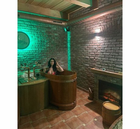 Katrina Louise Paul star exclusive photo