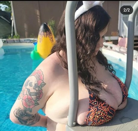 Busty Ambz étoile xxx archive