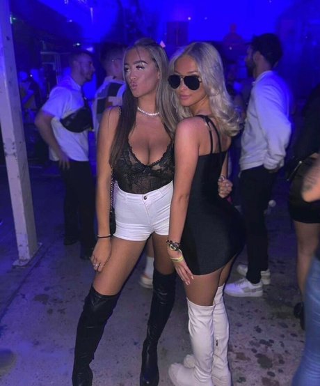 Camille Kathleen Bennetton art étoile des photos