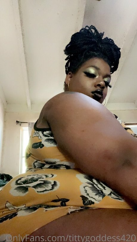 tittygoddess420 actrice de nus photos