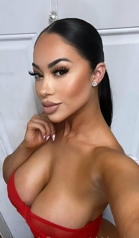 Shantel Tinajero modèle xxx photo