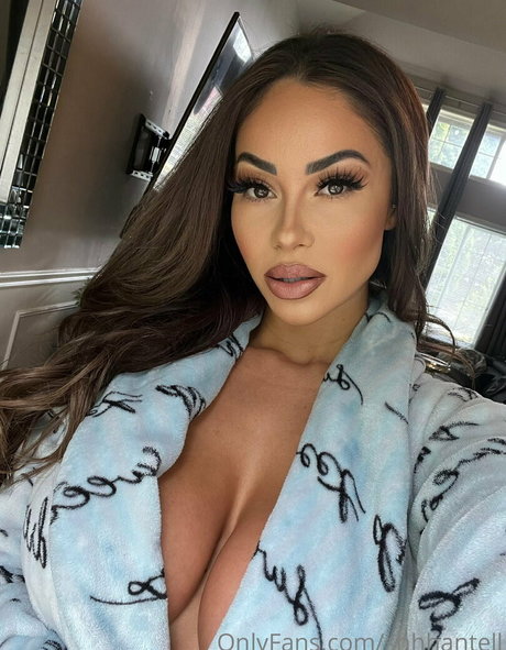 Shantel Tinajero modèle exclusif des photos