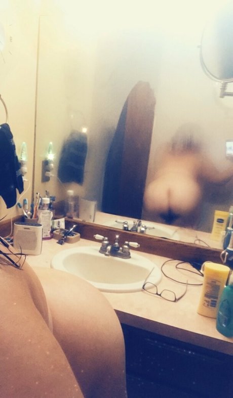 infirmière brune onlyfans belle chaude image