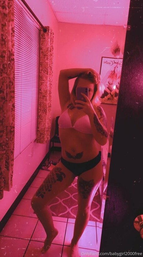 femmes au foyer uniquementfans assez nue photo