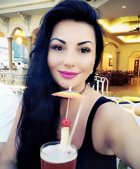 blonde en forme onlyfans haut des photos