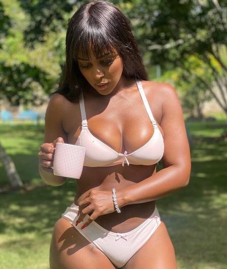 Amara La Negra haut modèle images