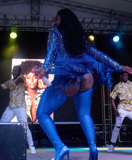 déshabillage onlyfans xxx adulte image