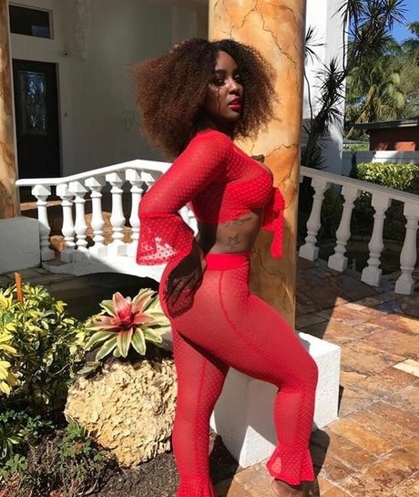 Amara La Negra modèle chaud image