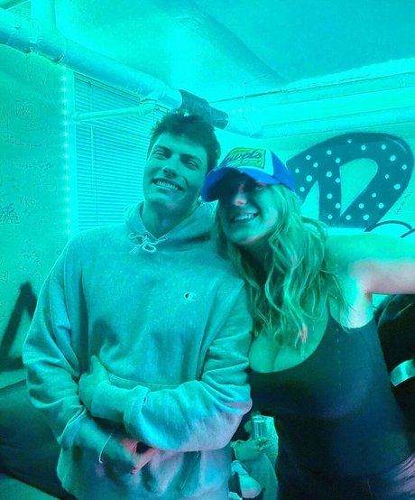 Whitney T modèle magnifique images