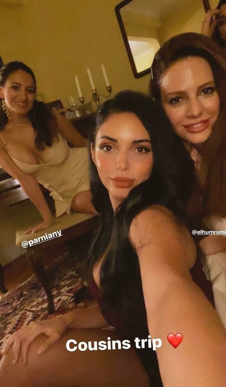 Tara Yazdi étoile nue image