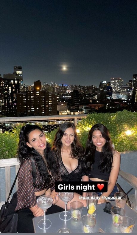 Tara Yazdi star exclusive archive