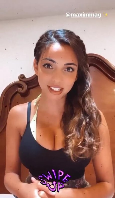 Tara Yazdi nus star du porno photos