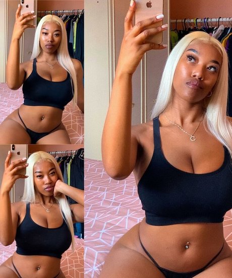 éjaculation pov onlyfans chaud joli image