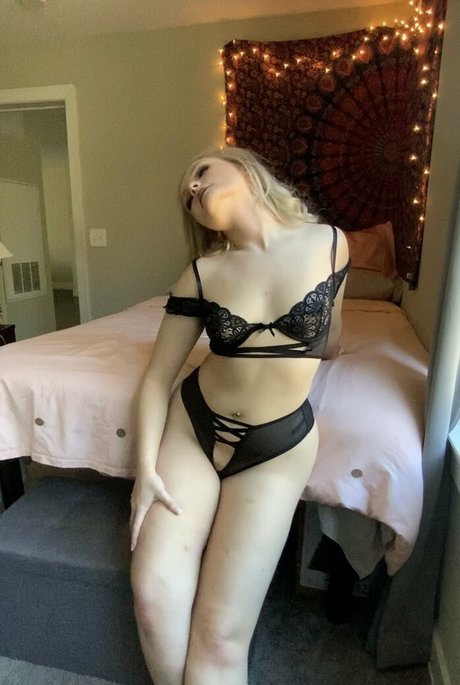 tatouages ​​blonds onlyfans chaud gratuit photos