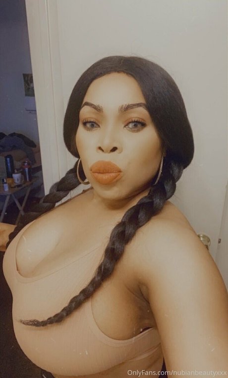 seuls les fans potelés nu parfait image