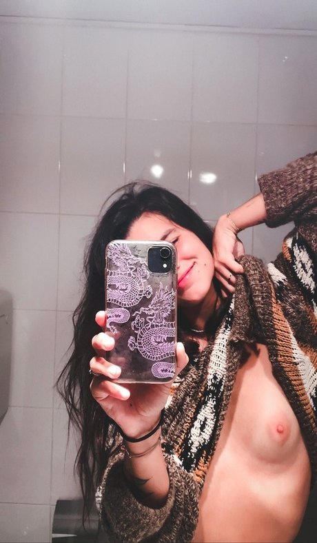 juju vibezzz actrice de nus des photos