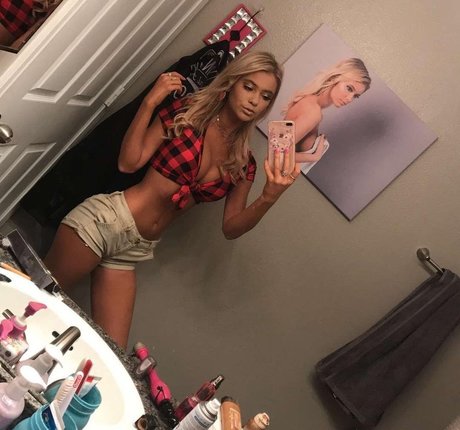 Avery T modèles nus images