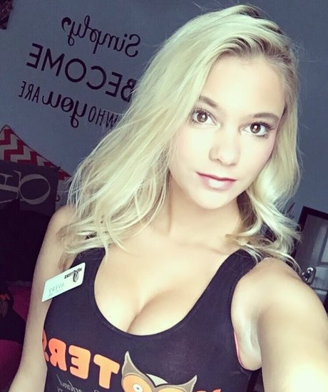 Avery T modèle porno galerie