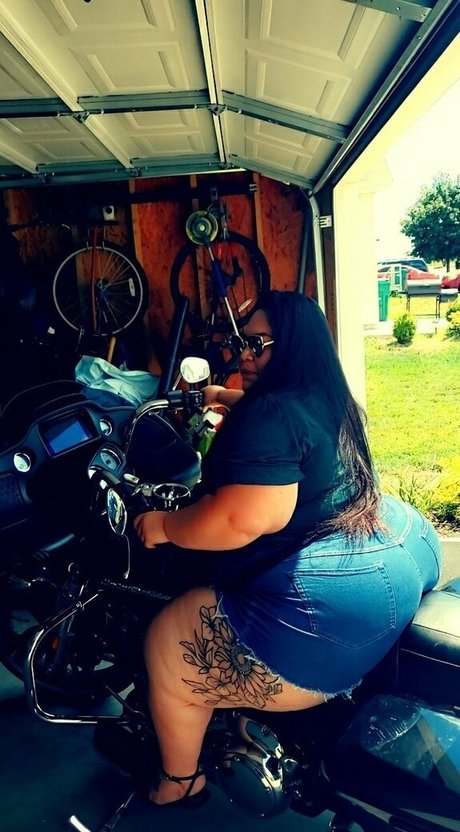 bigbootydee89 étoile nue photos