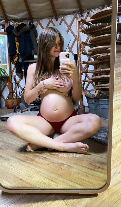 Holistic Nicole actrice hd photos