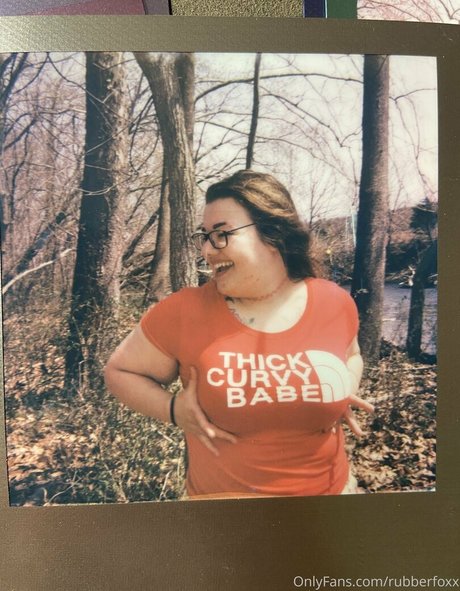 rubberfoxx joli modèle image