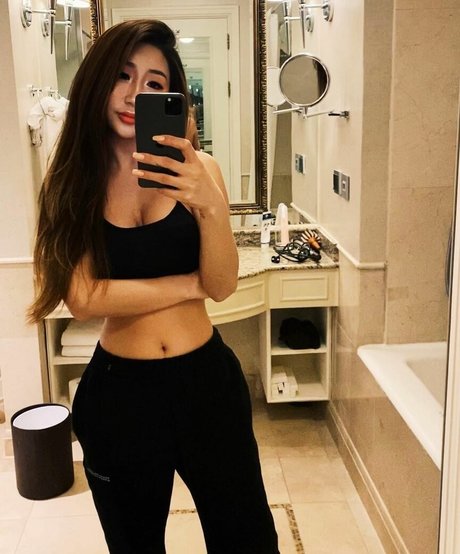 Jinnnyk star du porno en haute qualité des photos