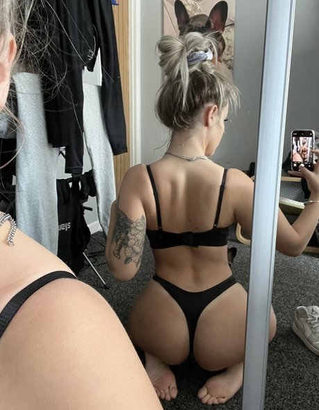 Izzymiddleton modèle érotique photo