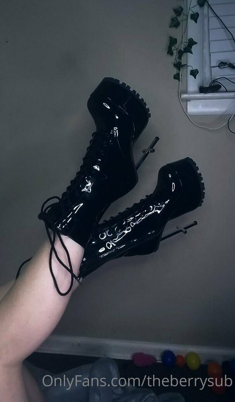 theberrysub modèle sexy photos