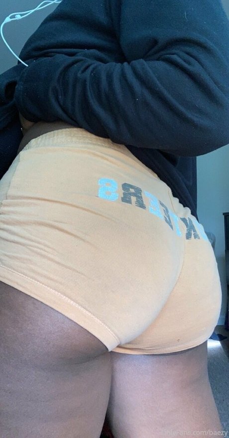 baezy modèle chaud image